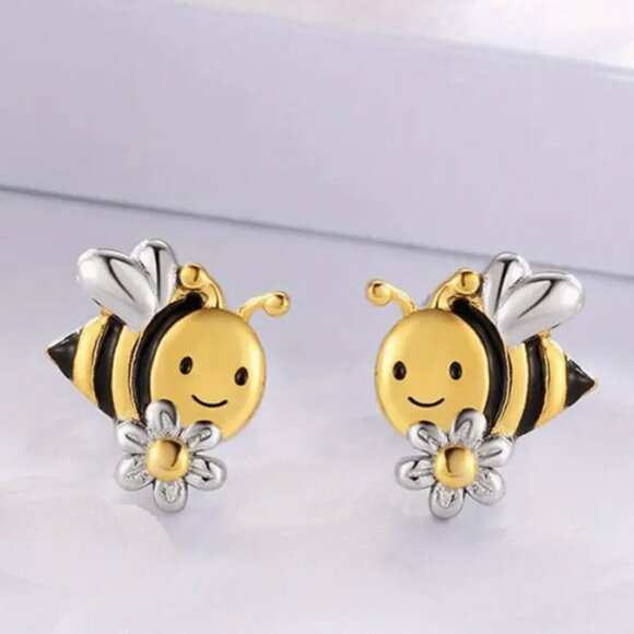 Cute & Trendy Colorful Yellow Bee & Flower Stud Fashion Earrings set - Picture 1 of 2